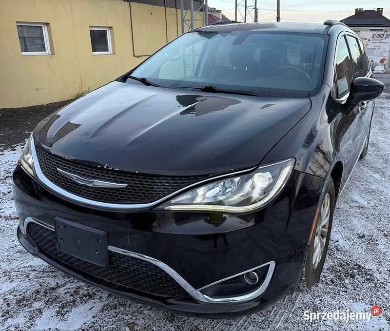 Używany Chrysler Pacifica 2017 Granatowy Minivan
