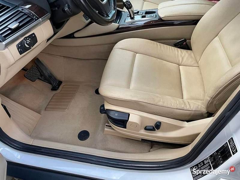 Używany 2011 BMW X6 SUV | 110 000 zł - Obraz 1/4