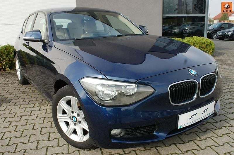 Niebieski ciemny (metalik) Używany 2013 BMW 114 Hatchback | 22 900 zł - Obraz 1/4