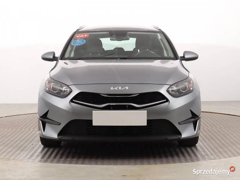 Srebrny Używany 2022 Kia Ceed Kombi | 73 499 zł (Uczciwa cena) - Obraz 1/4