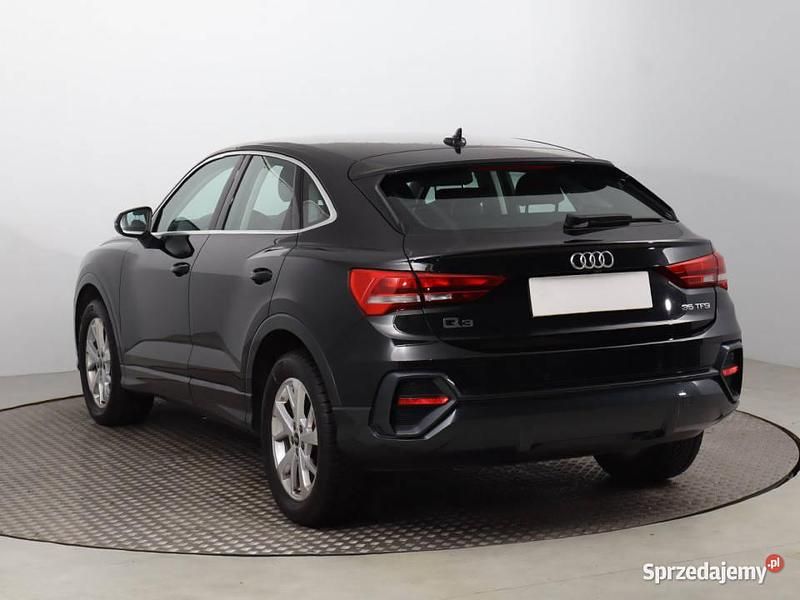 Używany Audi Q3 Sportback 150 KM (110 kW) 2021 Czarny SUV