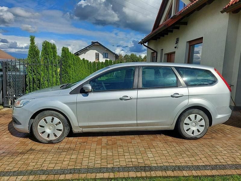 Srebrny Używany 2010 Ford Focus Kombi | 11 500 zł (Dość drogi) - Obraz 1/4