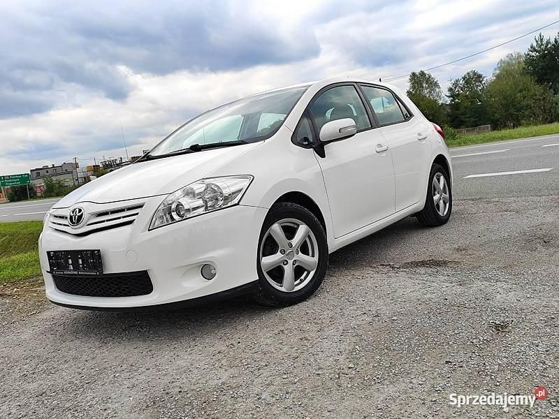 Biały Używany 2011 Toyota Auris Hatchback | 22 900 zł (Dobra cena) - Obraz 1/4