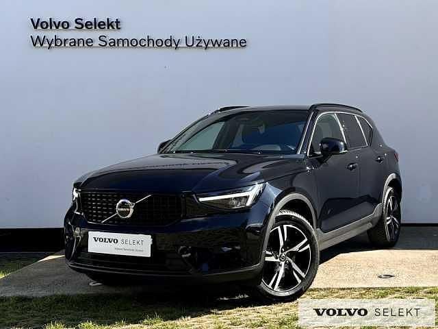 Czarny Używany 2024 Volvo XC40 SUV | 149 900 zł (Dobra cena) - Obraz 1/3