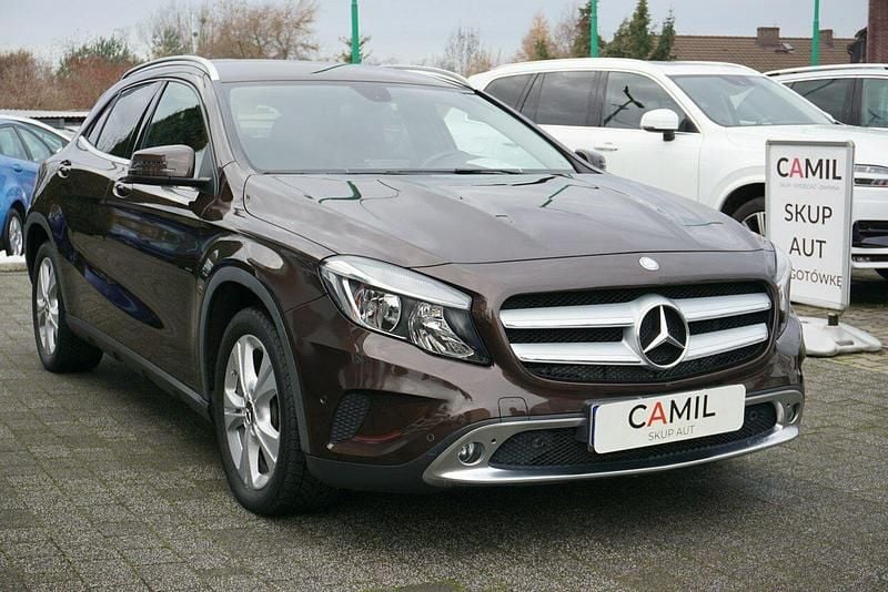 Używany Mercedes GLA250 211 KM (155 kW) 2015 Brązowobeżowy SUV