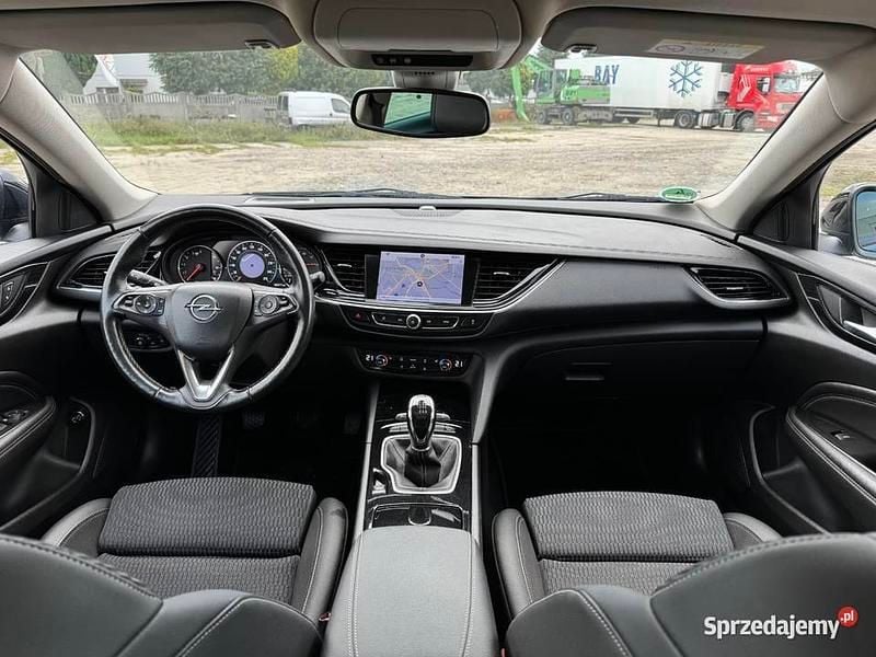 Granatowy Używany 2017 Opel Insignia Kombi | 45 950 zł (Uczciwa cena) - Obraz 1/4