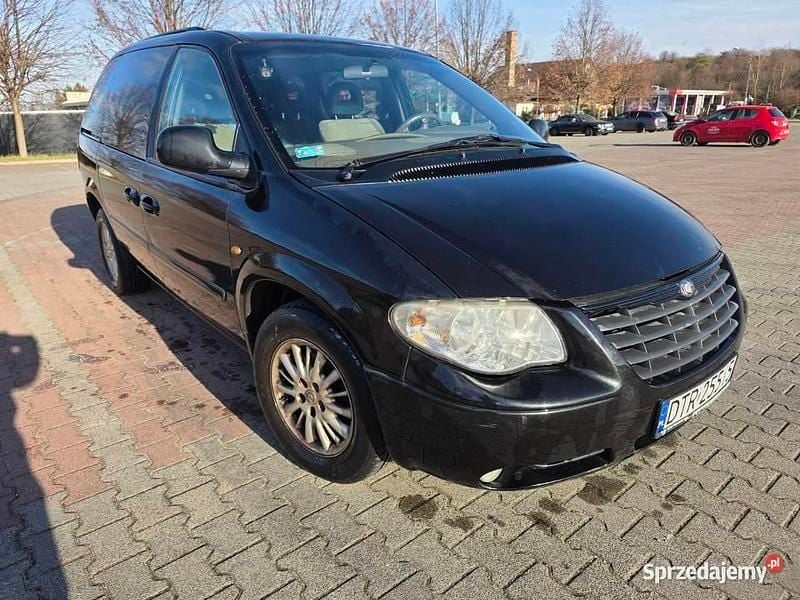 Czarny Używany 2006 Chrysler Voyager Minivan | 8600 zł - Obraz 1/4