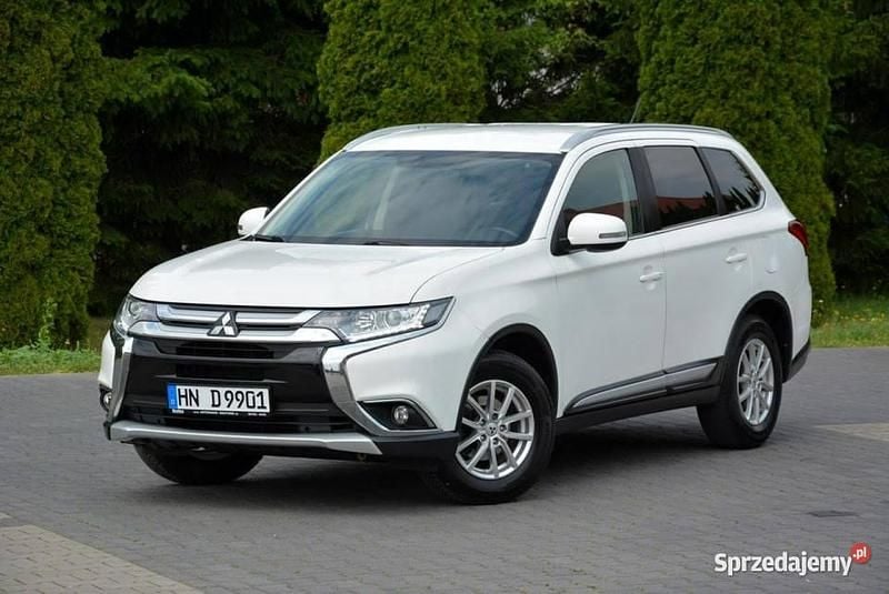 Biały Używany 2017 Mitsubishi Outlander SUV | 61 900 zł (Uczciwa cena) - Obraz 1/4
