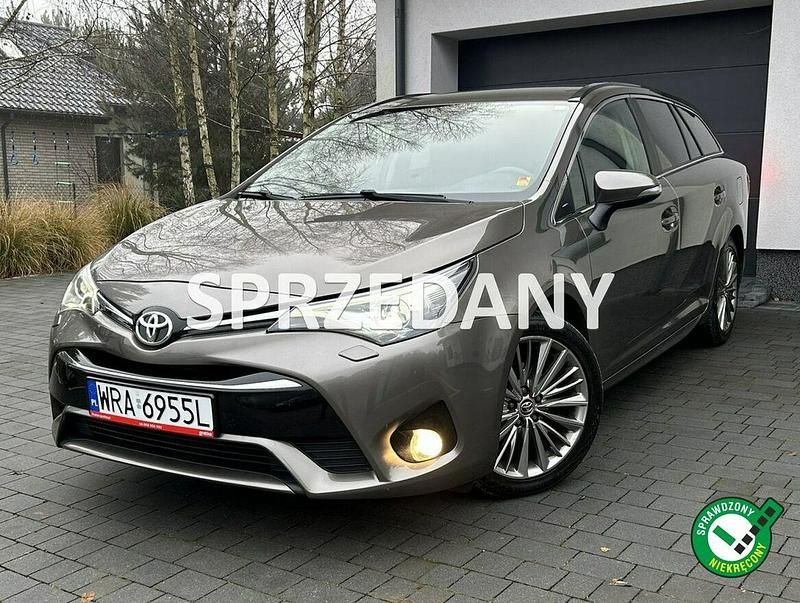 Brązowobeżowy Używany 2018 Toyota Avensis Kombi | 67 700 zł (Drogi) - Obraz 1/4