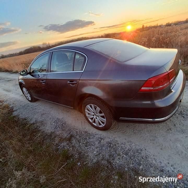 Grafitowy Używany 2013 VW Passat Sedan/Limuzyna | 25 200 zł (Uczciwa cena) - Obraz 1/4