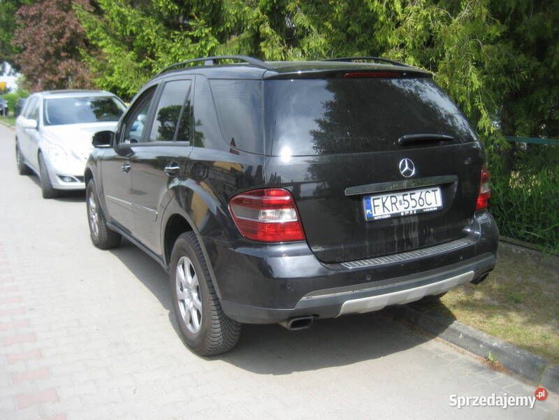 Czarny Używany 2006 Mercedes ML320 SUV | 33 900 zł (Uczciwa cena) - Obraz 1/4