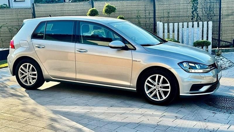 Używany VW Golf VII 130 KM (95 kW) 2019 Szary (metalik) Sedan/Limuzyna