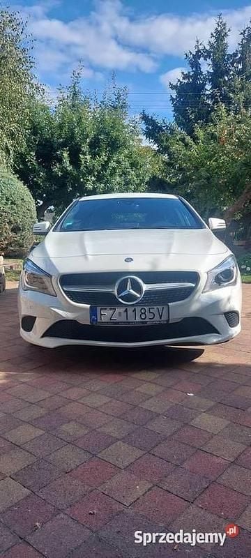 Biały Używany 2016 Mercedes CLA180 Shooting Brake Kombi | 50 000 zł - Obraz 1/4