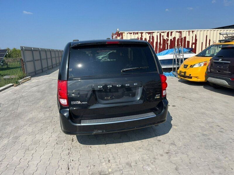 Czarny (metalik) Używany 2019 Dodge Grand Caravan Minivan | 34 900 zł - Obraz 1/4