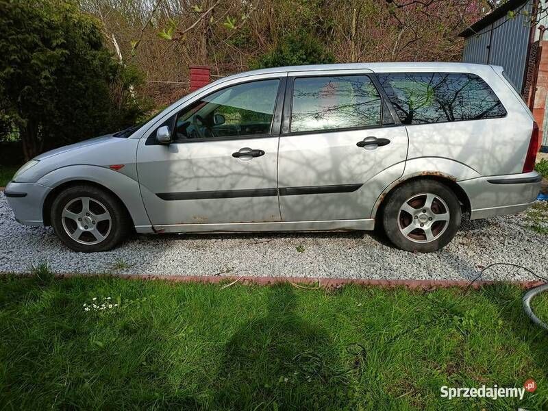 Srebrny Używany 2004 Ford Focus Sedan/Limuzyna | 2500 zł (Dobra cena) - Obraz 1/4