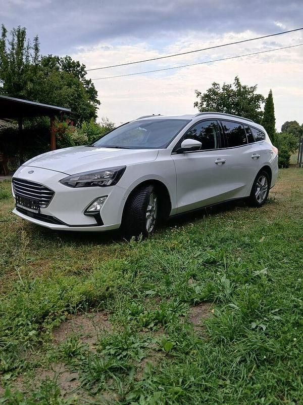 Biały Używany 2019 Ford Focus Kombi | 37 900 zł (Uczciwa cena) - Obraz 1/4