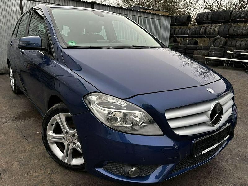 Używany Mercedes B180 122 KM (89 kW) 2012 Niebieski Minivan