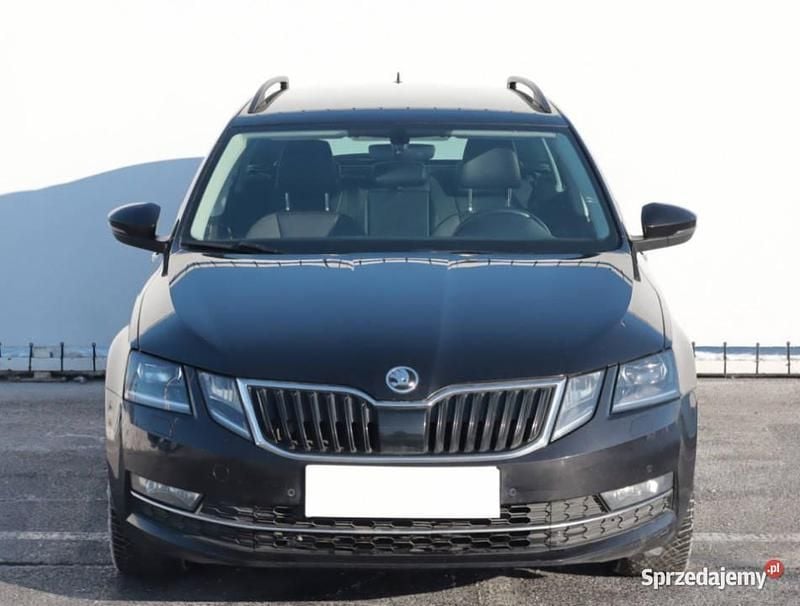 Czarny Używany 2020 Skoda Octavia Kombi | 54 999 zł (Uczciwa cena) - Obraz 1/4