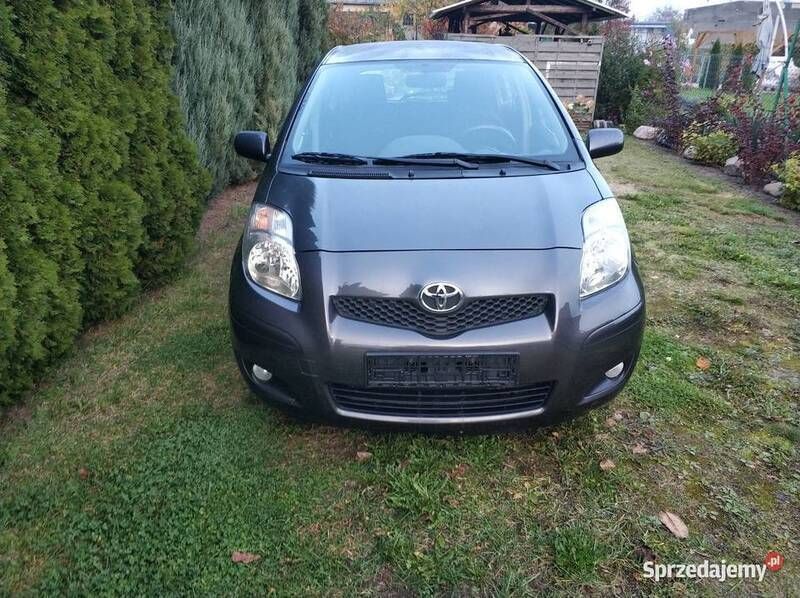 Grafitowy Używany 2011 Toyota Yaris Hatchback | 15 900 zł (Dobra cena) - Obraz 1/4