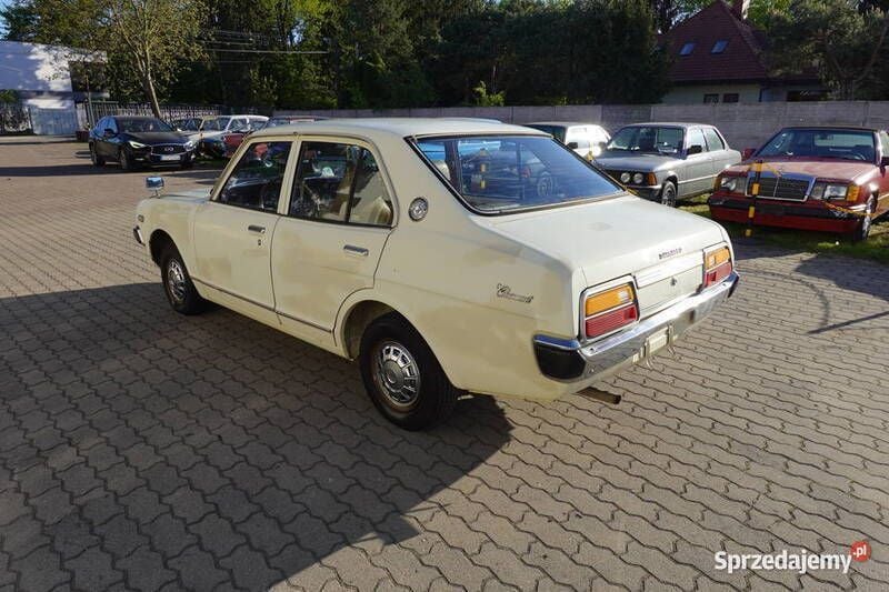 Używany Daihatsu Charmant 1975 Beżowy Sedan/Limuzyna