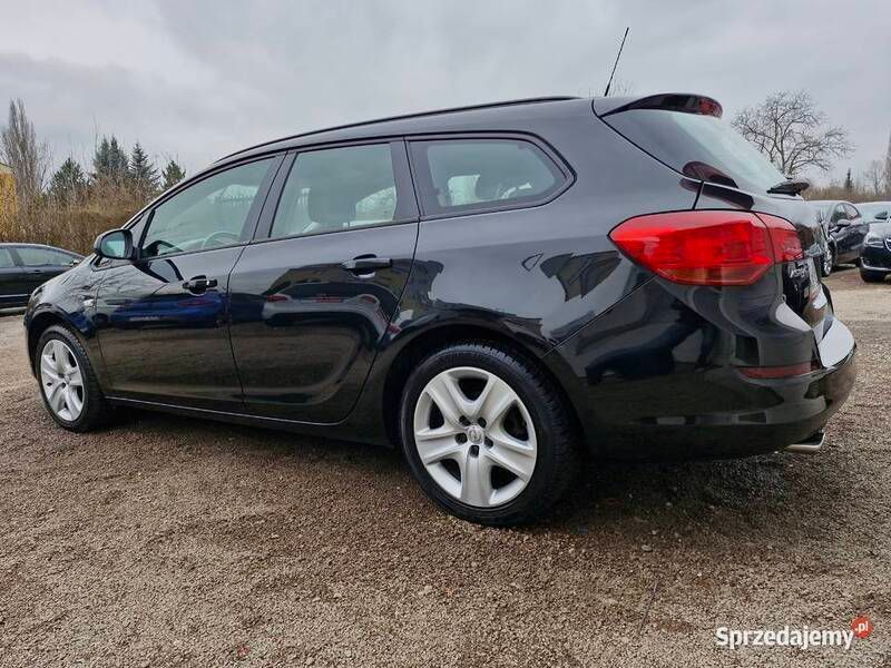 Czarny Używany 2012 Opel Astra Kombi | 23 900 zł (Uczciwa cena) - Obraz 1/4
