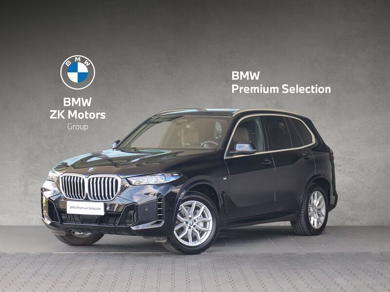 Czarny carbon m metalizowany Używany 2023 BMW X5 Comfort Edition SUV | 359 900 zł - Obraz 1/3