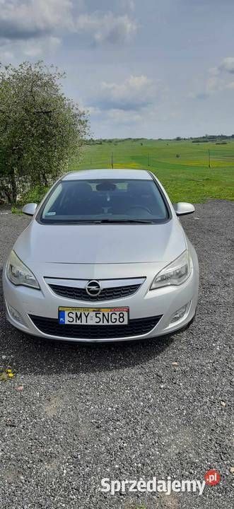 Używany Opel Astra 2010 Srebrny Hatchback