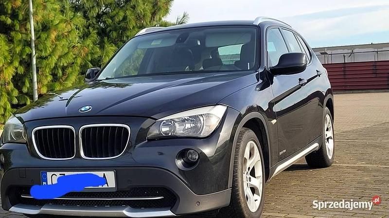 Czarny Używany 2010 BMW X1 SUV | 26 900 zł (Uczciwa cena) - Obraz 1/2