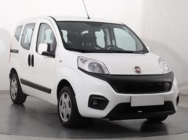 Biały Używany 2018 Fiat Qubo Trekking Minivan | 32 999 zł - Obraz 1/4