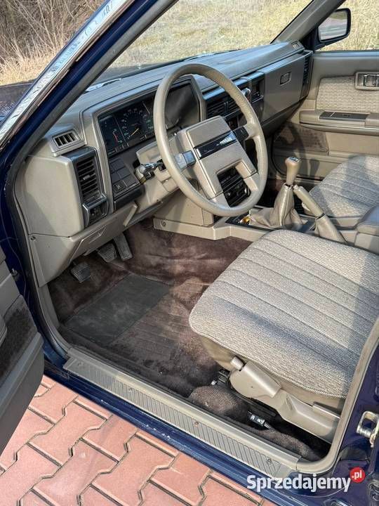 Używany Nissan Laurel 1985 Granatowy Sedan/Limuzyna