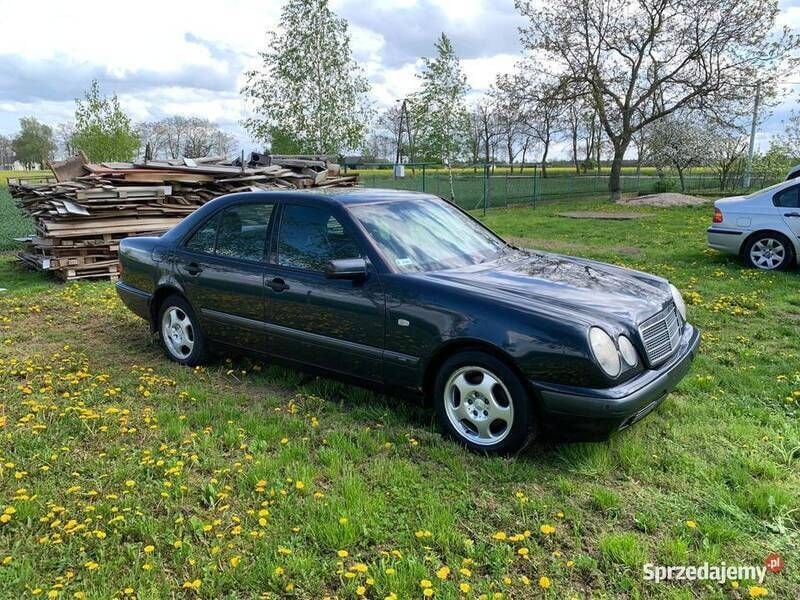 Używany Mercedes E220 Classic 1998