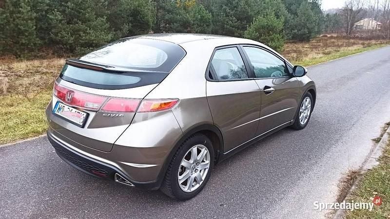 Używany Honda Civic 140 KM (102 kW) 2007 Srebrny Sedan/Limuzyna