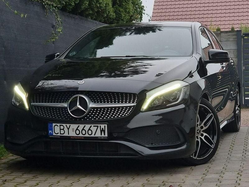 Czarny (metalik, perła) Używany 2017 Mercedes A200 AMG Hatchback | 61 900 zł (Dobra cena) - Obraz 1/4