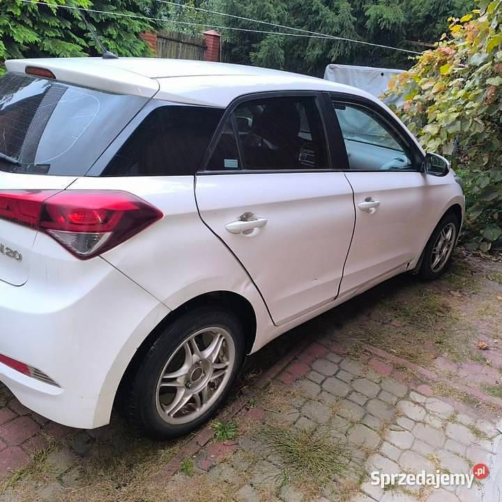 Biały Używany 2017 Hyundai i20 Hatchback | 17 800 zł - Obraz 1/4
