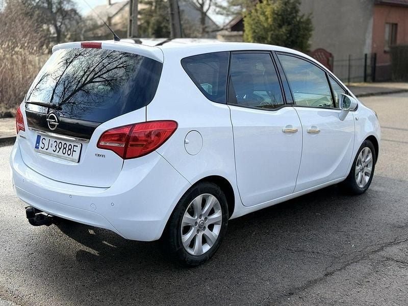 Używany Opel Meriva Innovation 130 KM (95 kW) 2011 Biały Minivan