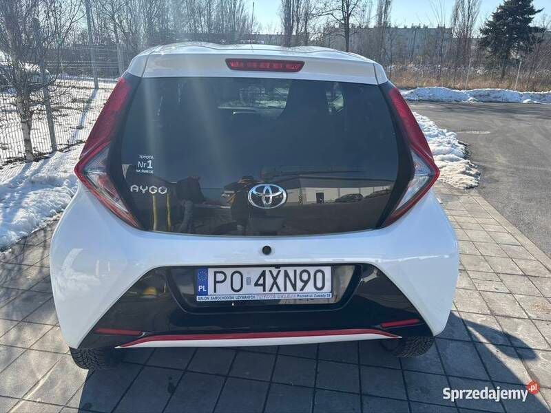 Biały Używany 2021 Toyota Aygo Hatchback | 48 000 zł (Dobra cena) - Obraz 1/4