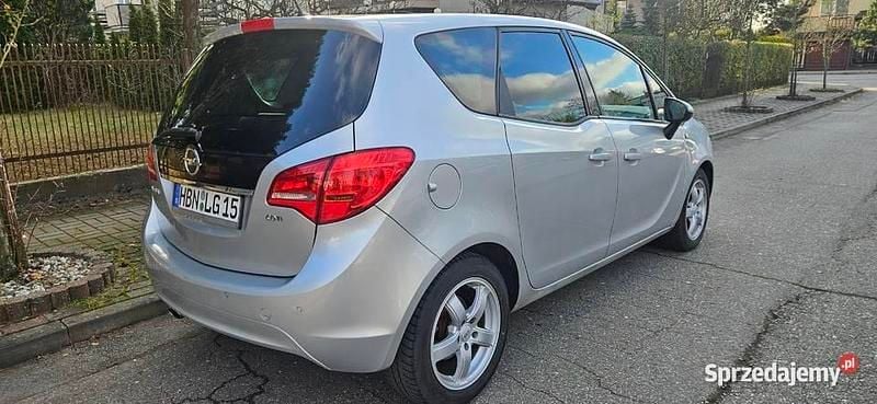 Srebrny Używany 2013 Opel Meriva Active Minivan | 14 900 zł (Dobra cena) - Obraz 1/4