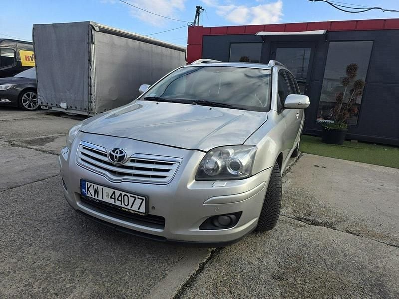 Srebrny Używany 2007 Toyota Avensis Kombi | 8900 zł (Uczciwa cena) - Obraz 1/4