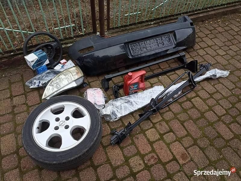 Srebrny Używany 2002 Opel Corsa Sport Hatchback | 3500 zł - Obraz 1/4