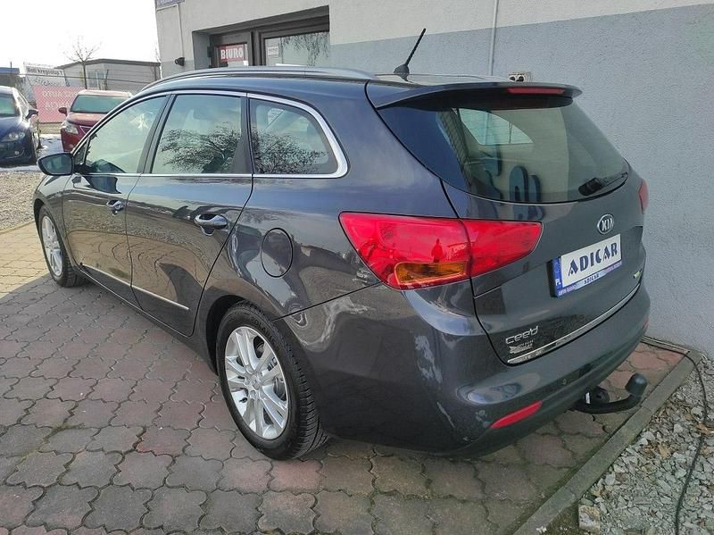 Używany Kia Ceed 135 KM (99 kW) 2014 Szary Hatchback