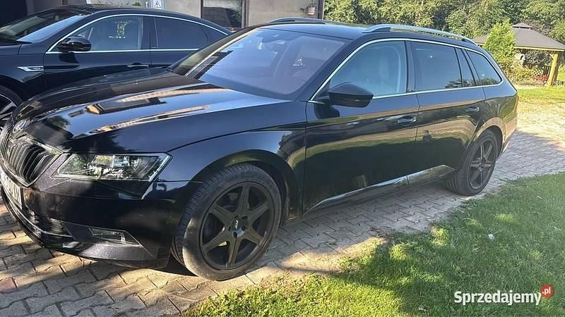 Czarny Używany 2017 Skoda Superb LAURIN & KLEMENT Kombi | 55 000 zł - Obraz 1/4