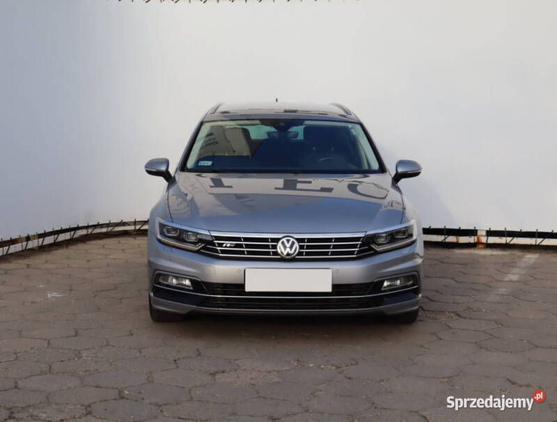 Srebrny Używany 2018 VW Passat Kombi | 77 499 zł (Dość drogi) - Obraz 1/4