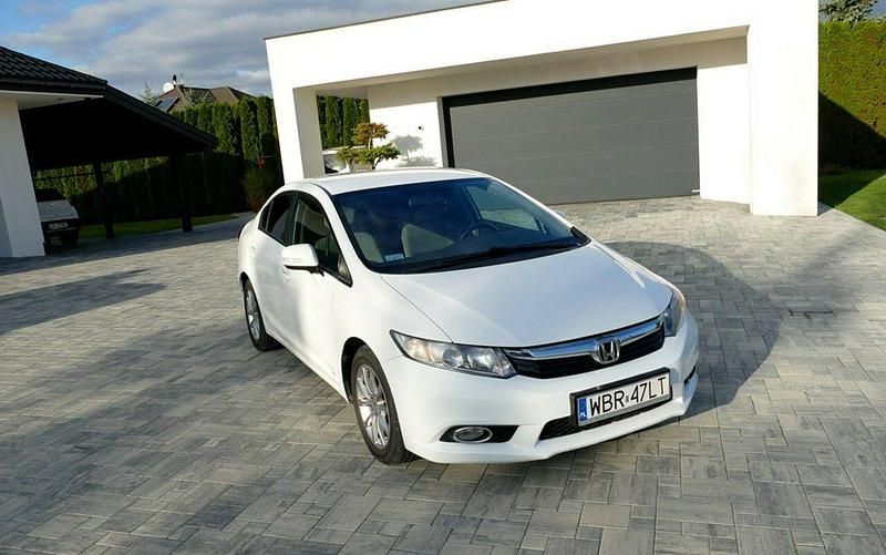 Używany Honda Civic 140 KM (102 kW) 2012 Biały Sedan/Limuzyna
