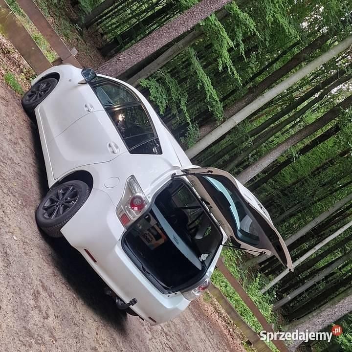 Biały Używany 2012 Toyota Verso Minivan | 16 000 zł (Super Cena) - Obraz 1/4