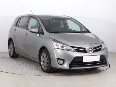 Srebrny Używany 2013 Toyota Verso Minivan | 29 999 zł (Uczciwa cena) - Obraz 1/4