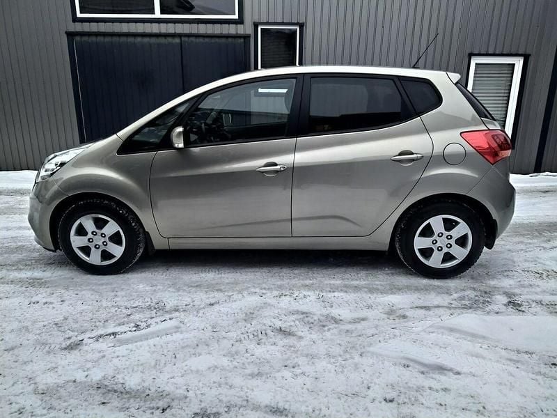 Używany Kia Venga 90 KM (66 kW) 2017 Inny kolor Hatchback