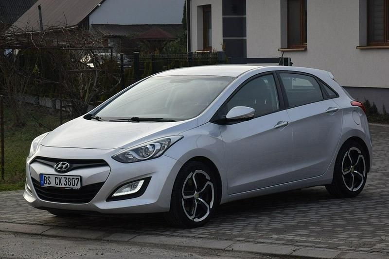Używany Hyundai i30 110 KM (80 kW) 2014 Srebrny Hatchback