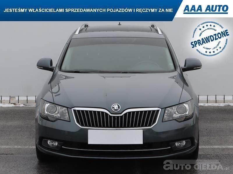 Używany Skoda Superb 105 KM (77 kW) 2014 Szary
