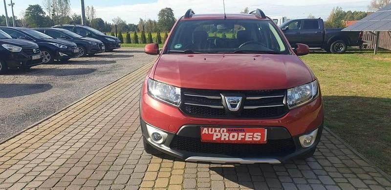 Czerwony Używany 2013 Dacia Sandero Stepway Hatchback | 23 900 zł (Drogi) - Obraz 1/4