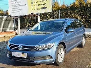Niebieski Używany 2018 VW Passat Trendline Kombi | 49 900 zł (Dobra cena) - Obraz 1/4